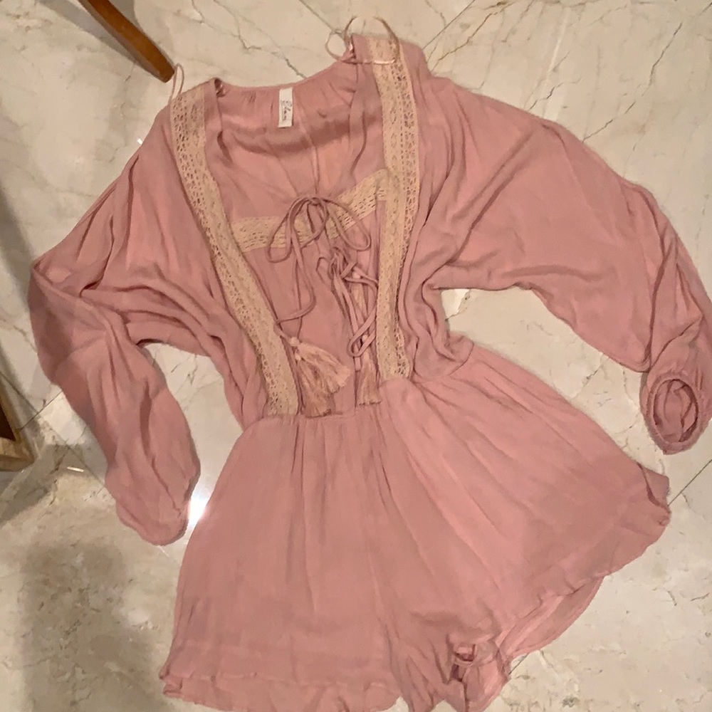 Elan boutique romper/ shorts jumper pink/mauve. Medium